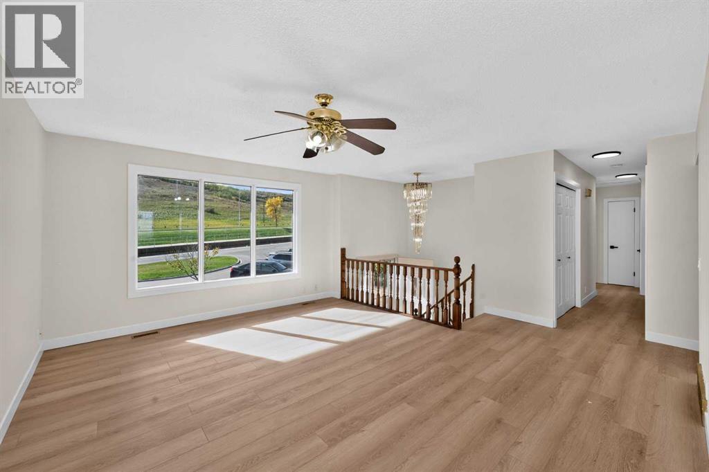 63 Beaconsfield Crescent Nw Property Photo 4