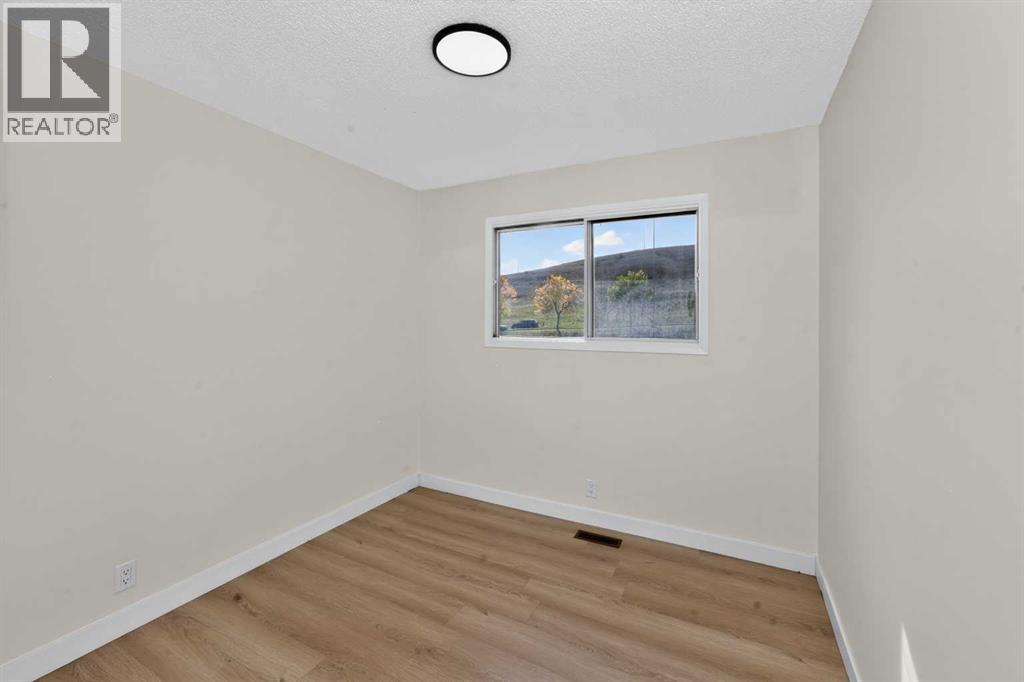 63 Beaconsfield Crescent Nw Property Photo 11