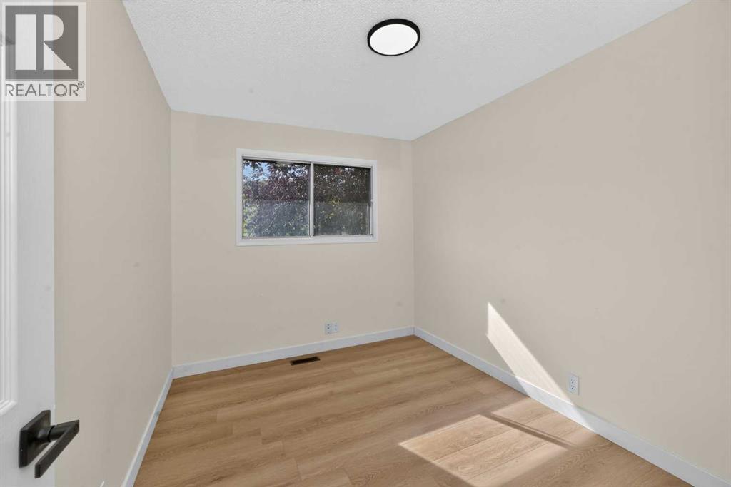 63 Beaconsfield Crescent Nw Property Photo 13