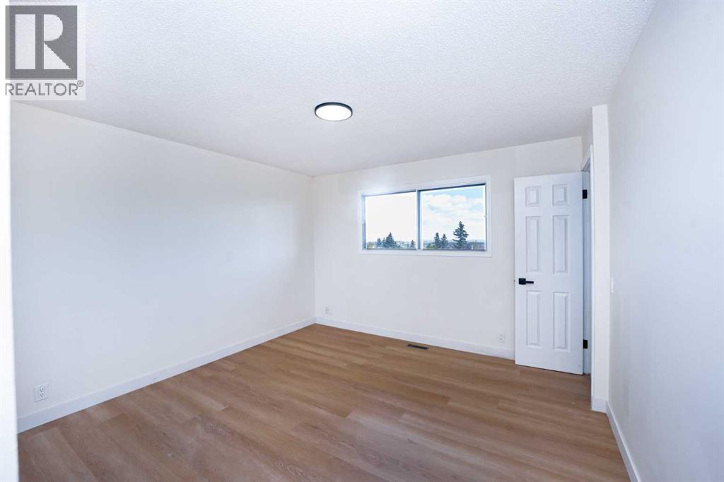 63 Beaconsfield Crescent Nw Property Photo 15