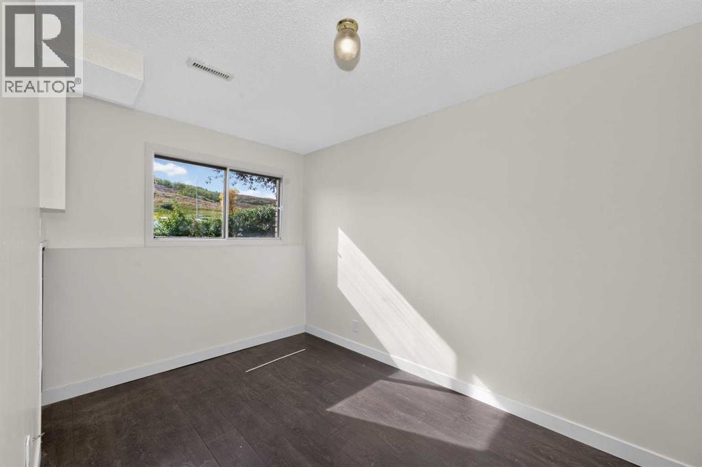 63 Beaconsfield Crescent Nw Property Photo 22