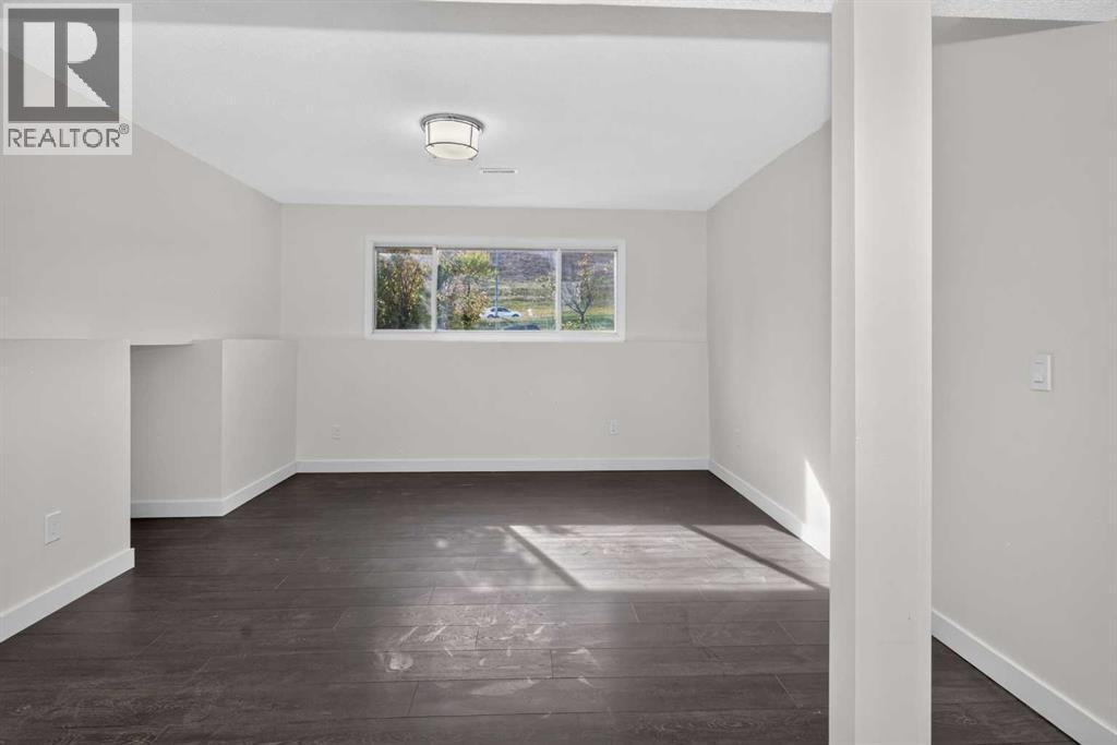 63 Beaconsfield Crescent Nw Property Photo 23