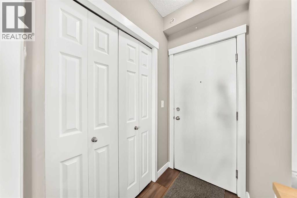 325 3 Street Southeast Property Photo 4