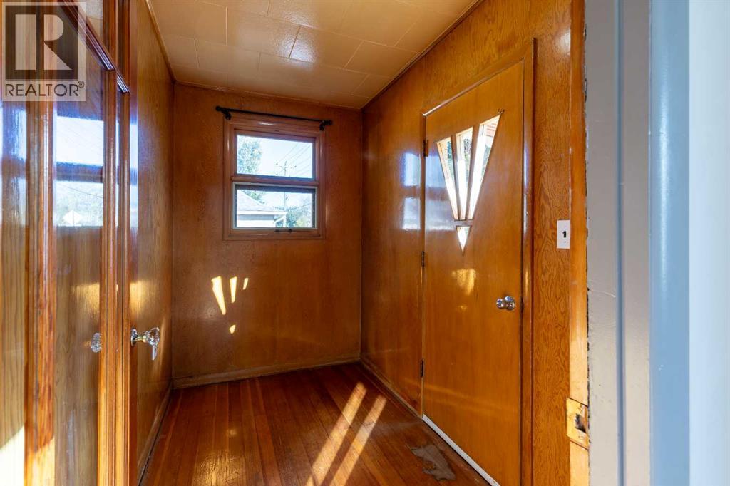 1114 Bridge Street Se Property Photo 5