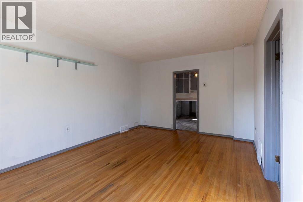 1114 Bridge Street Se Property Photo 8