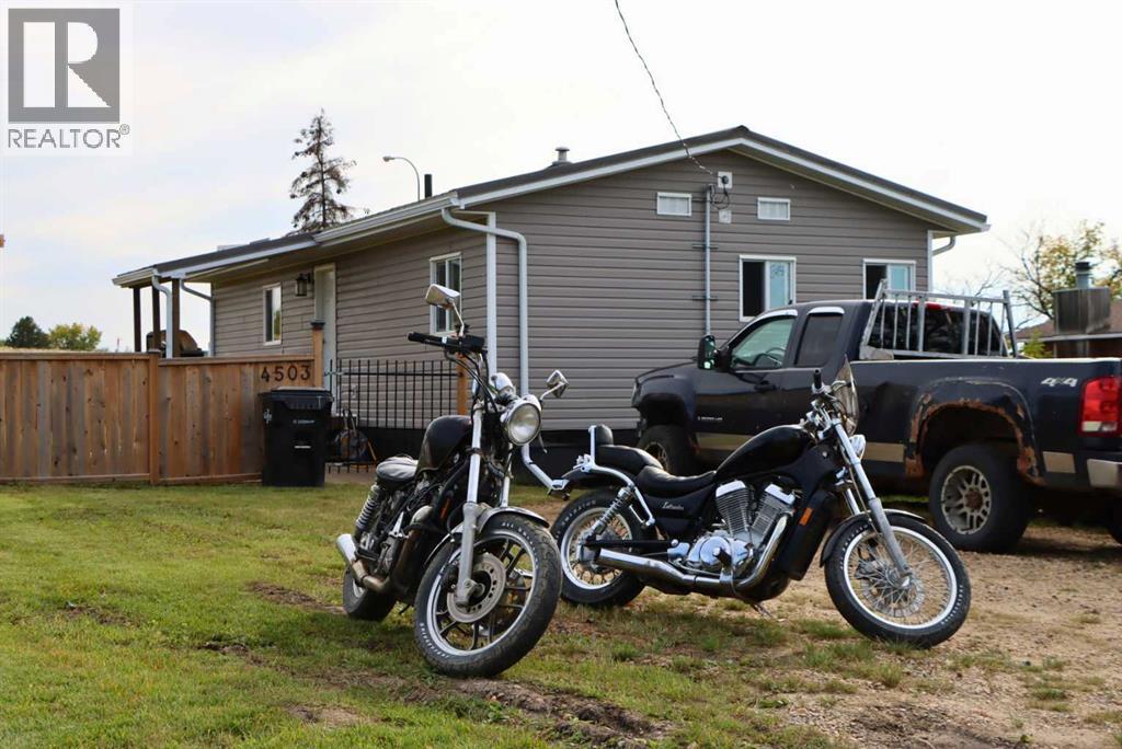 4503 50 Avenue Property Photo 2