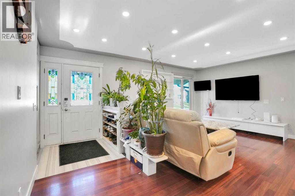1115 Marcombe Crescent Ne Property Photo 4