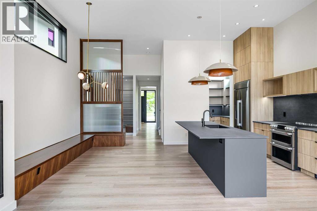 3d Willow Crescent Sw Property Photo 6