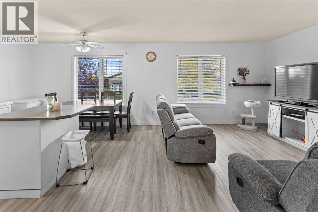 5203 41 Street Property Photo 5