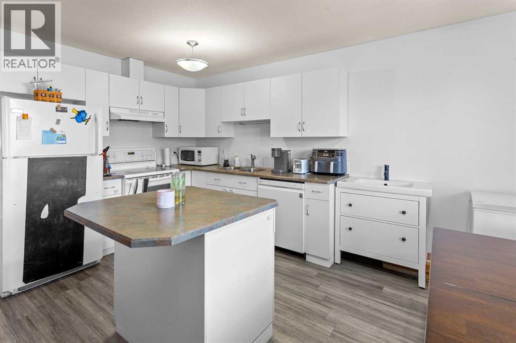 5203 41 Street Property Photo 6