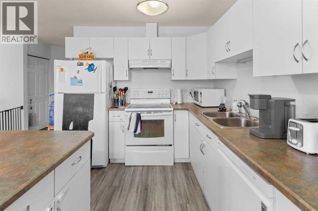 5203 41 Street Property Photo 7
