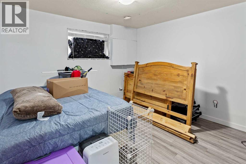 5203 41 Street Property Photo 17
