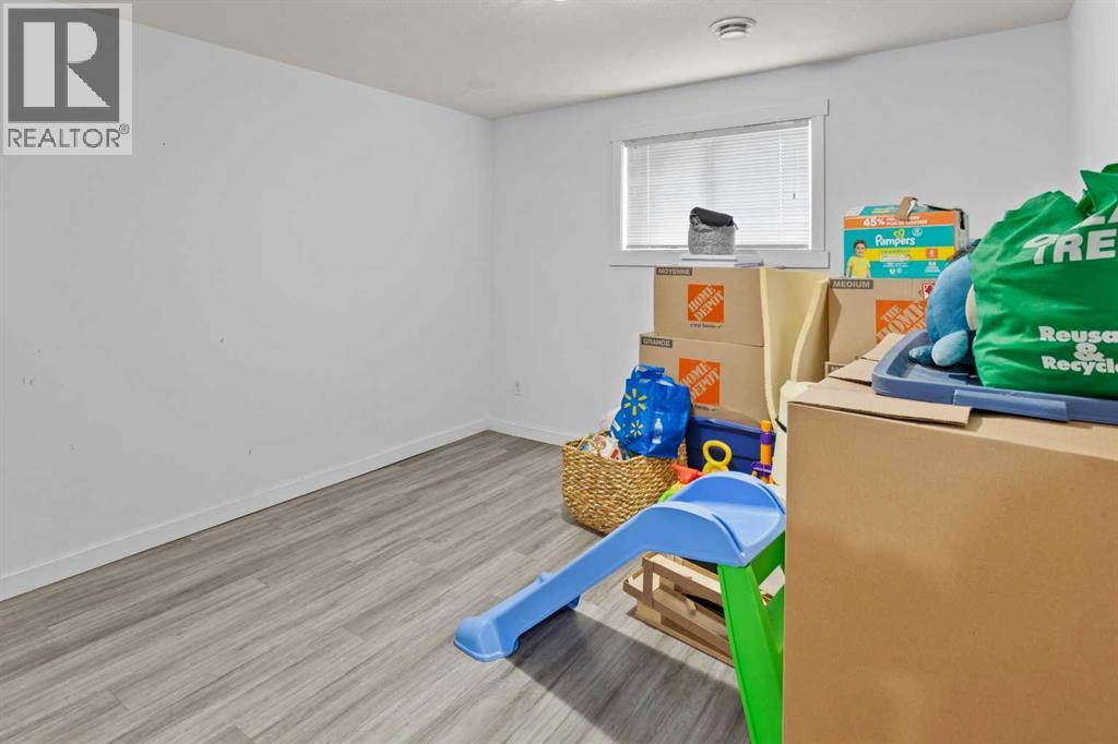5203 41 Street Property Photo 18