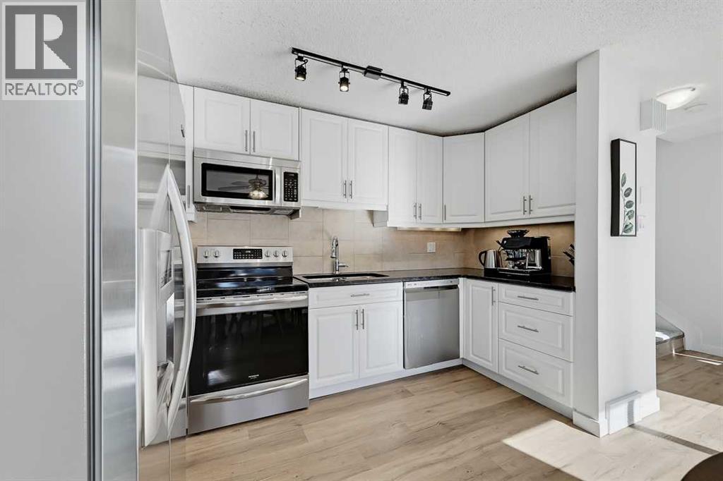 64 Woodacres Crescent Southwest Property Photo 10