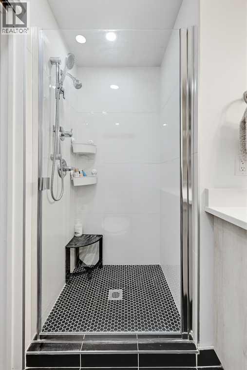 64 Woodacres Crescent Southwest Property Photo 21