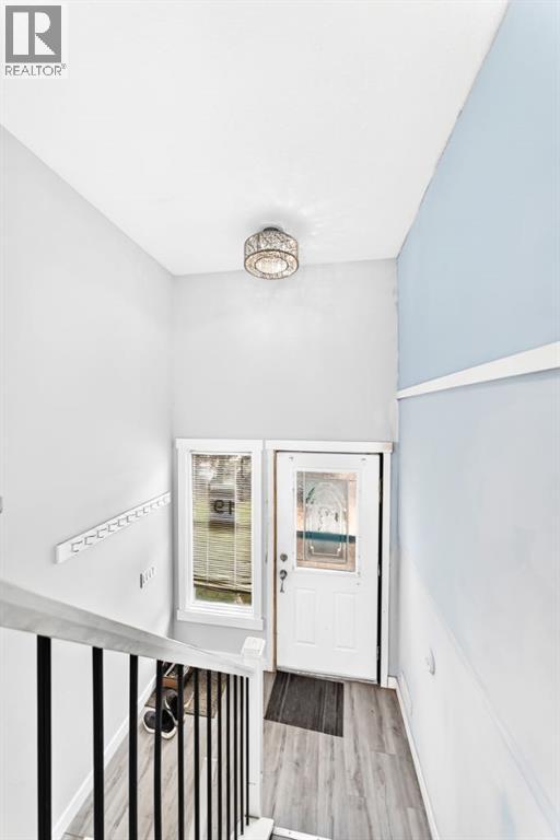 19 Berwick Crescent Nw Property Photo 3