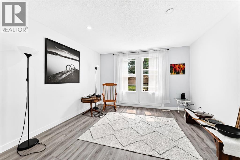 19 Berwick Crescent Nw Property Photo 18