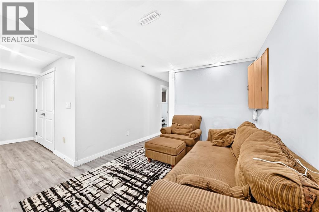 19 Berwick Crescent Nw Property Photo 35