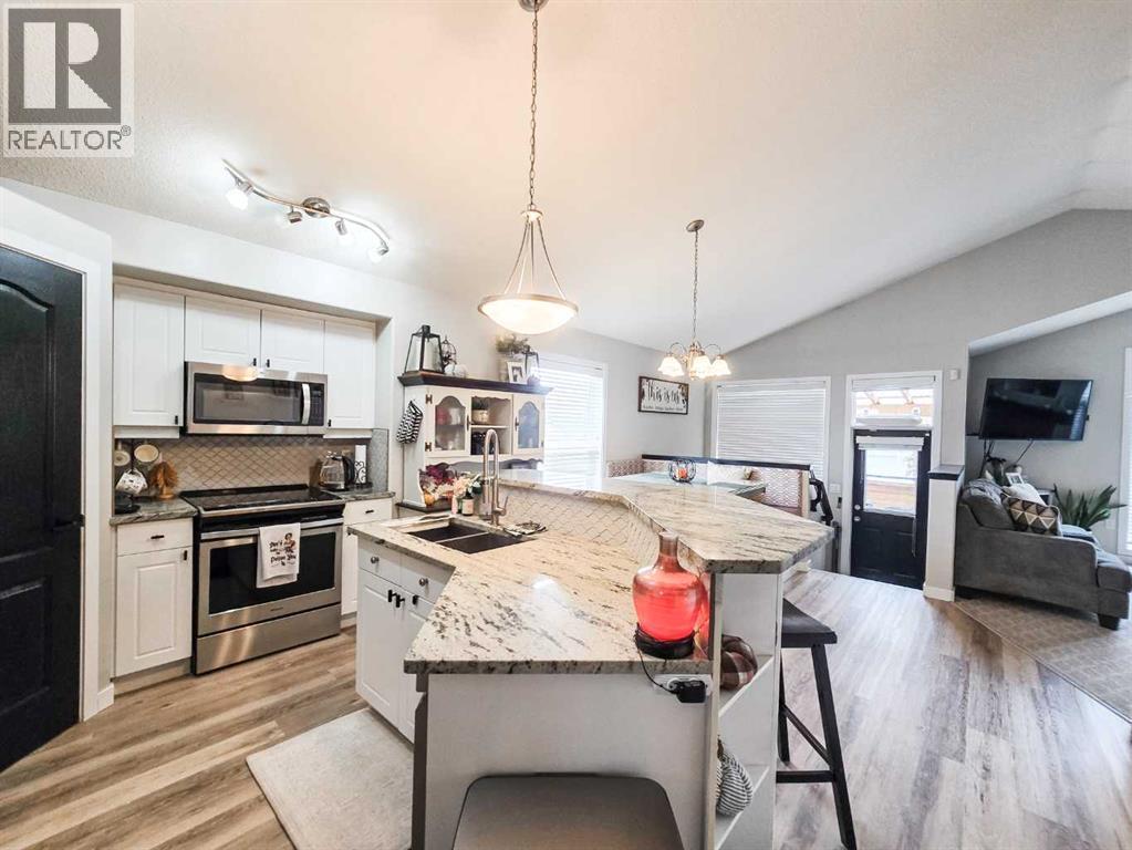 5501 17 Avenue Property Photo 8