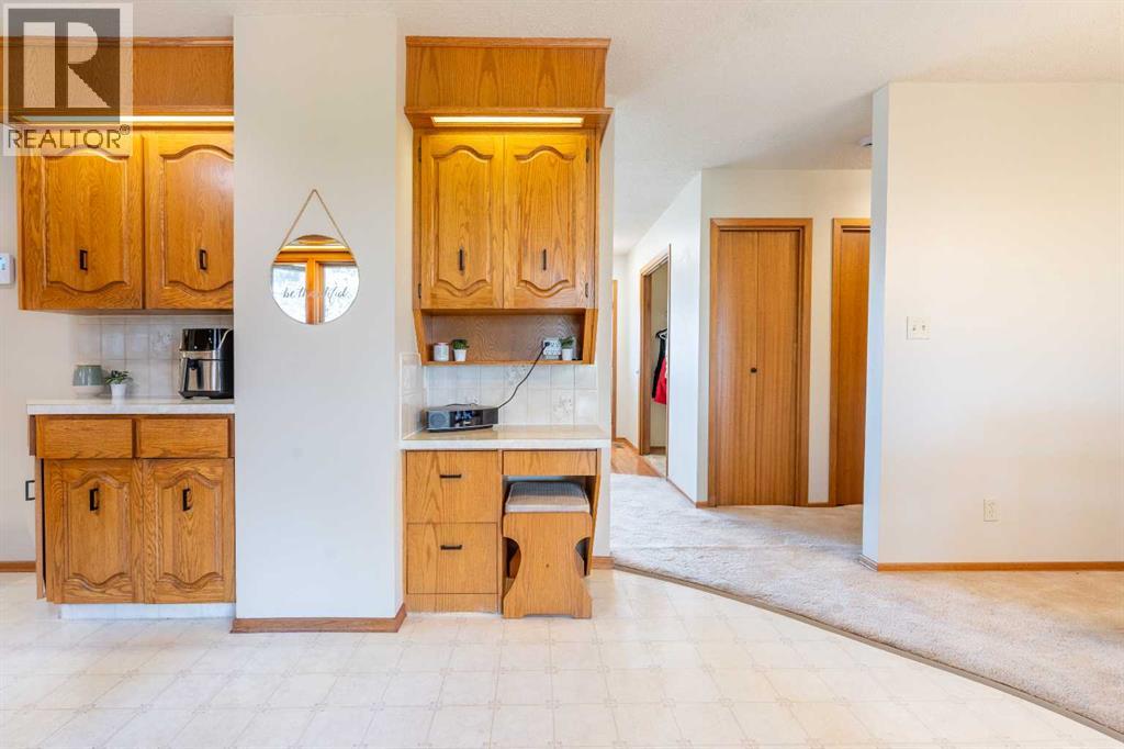 5825 52 Street Property Photo 6