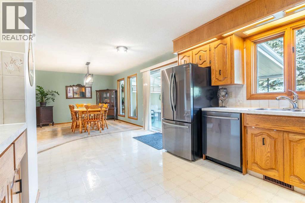 5825 52 Street Property Photo 7