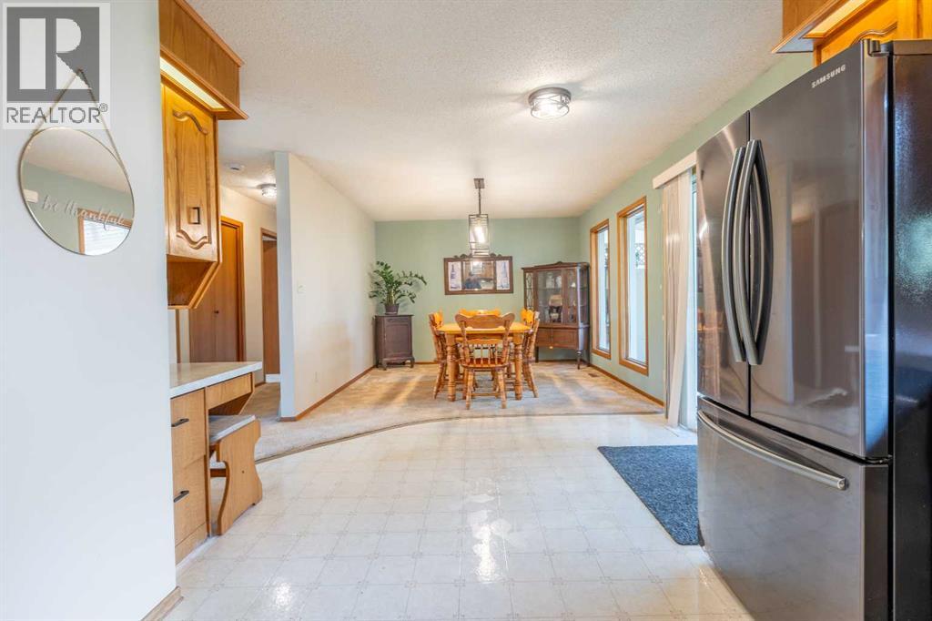 5825 52 Street Property Photo 8