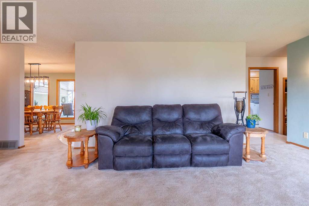 5825 52 Street Property Photo 13