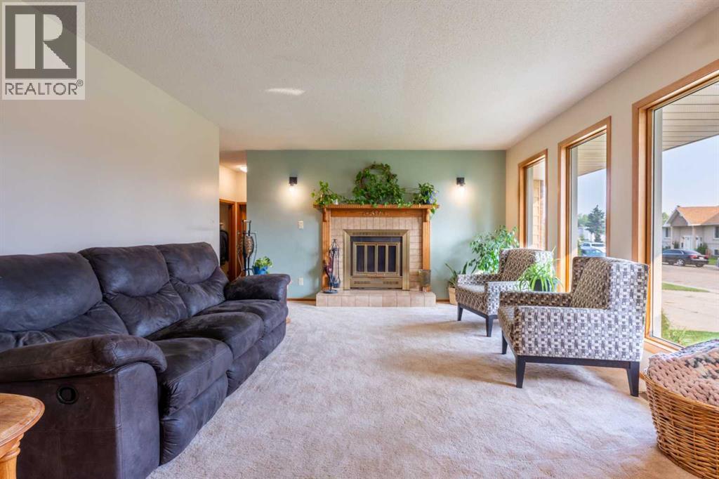 5825 52 Street Property Photo 14