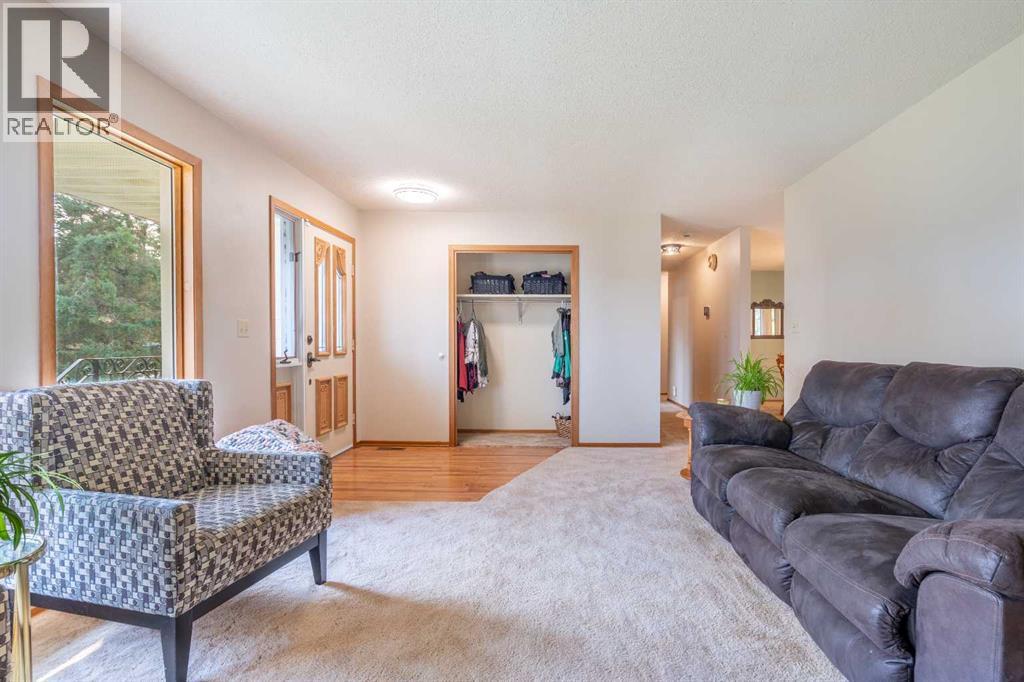 5825 52 Street Property Photo 15
