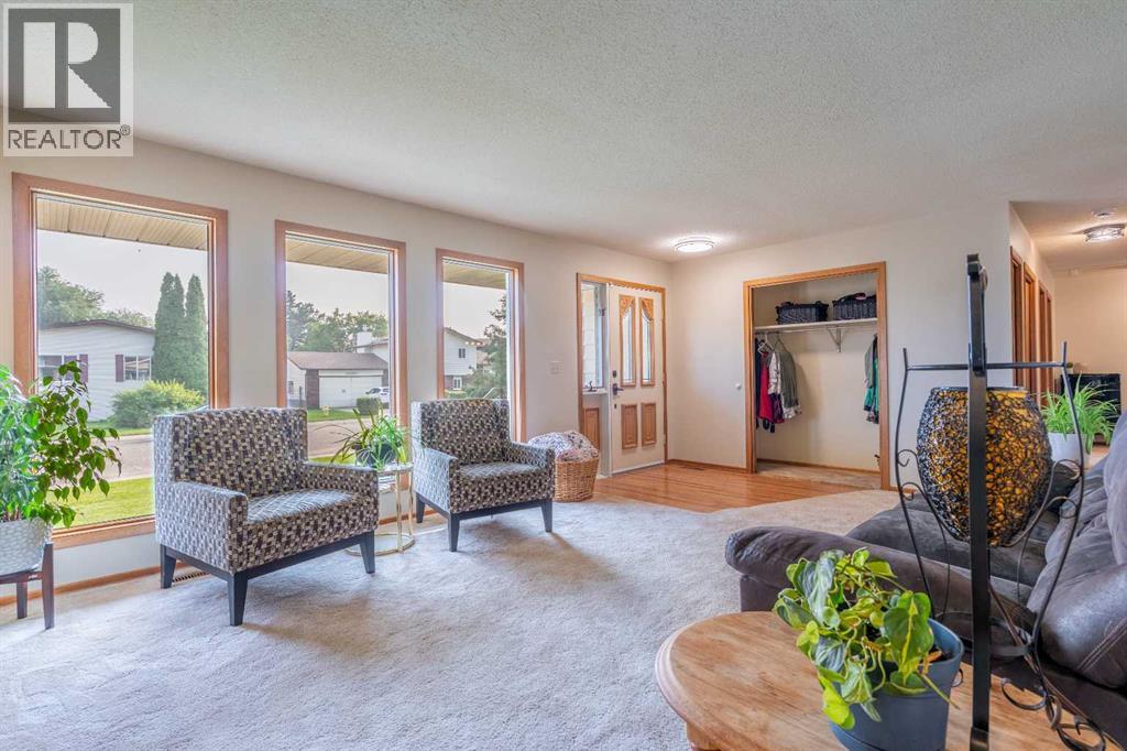 5825 52 Street Property Photo 17