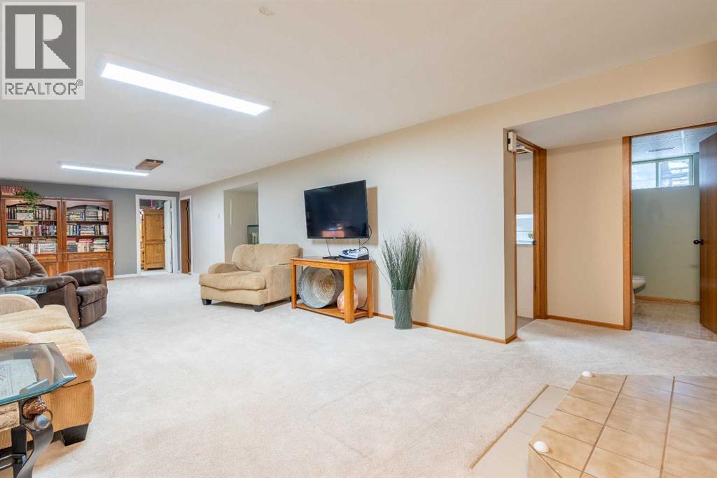 5825 52 Street Property Photo 25