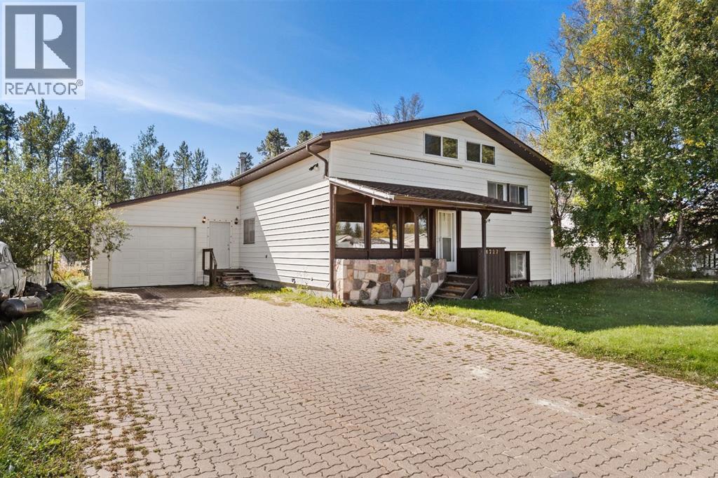 4727 Ravine Drive Property Photo 1