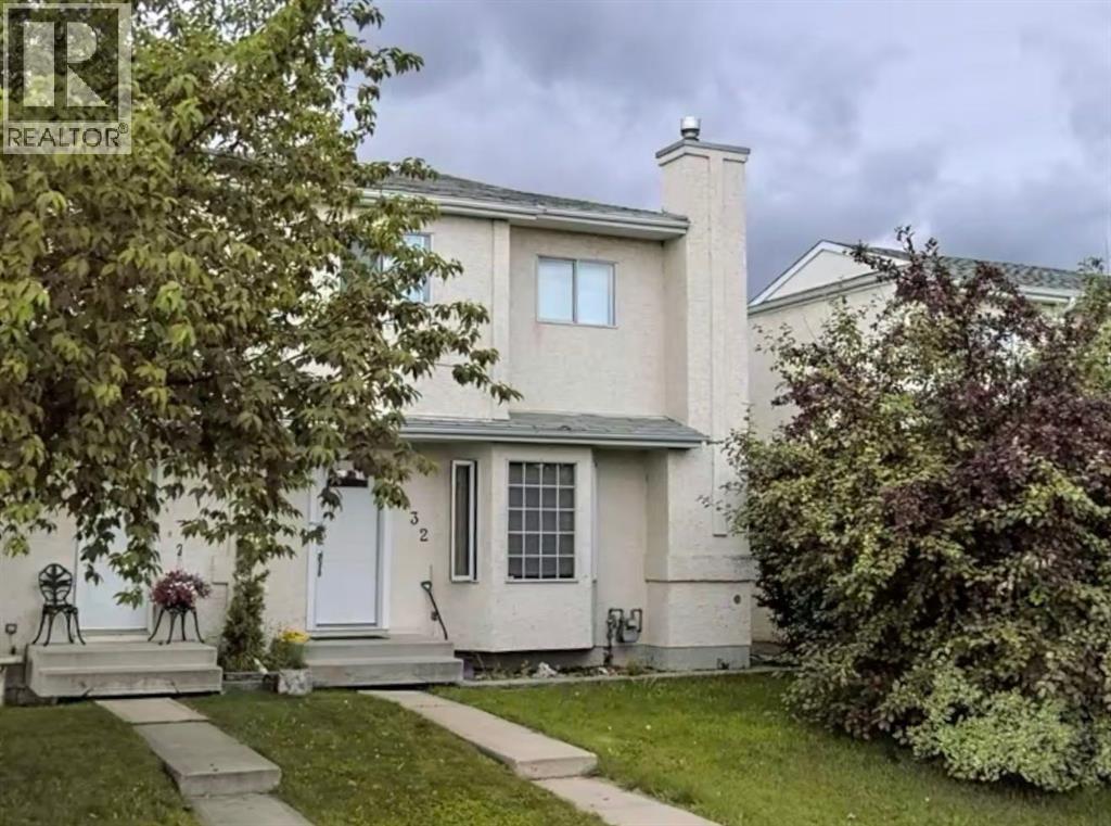 4732 43 Street Property Photo 1