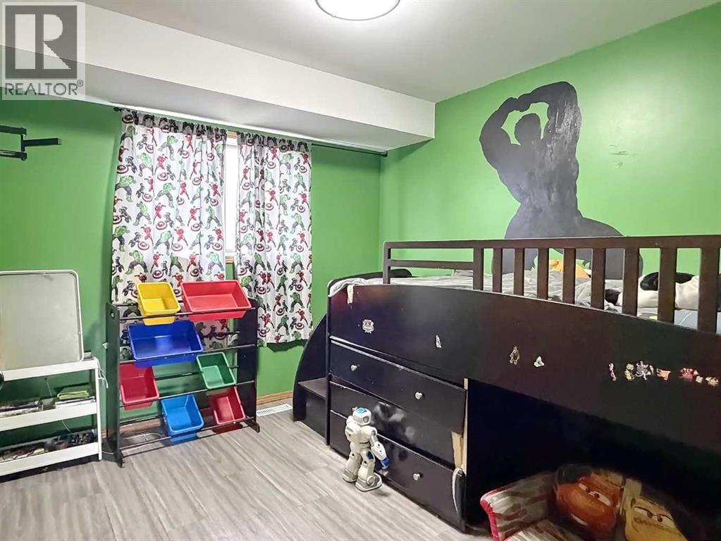 4732 43 Street Property Photo 10