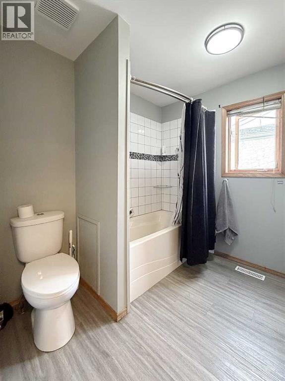 4732 43 Street Property Photo 12