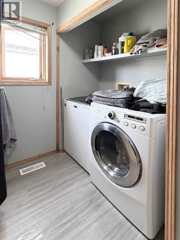 4732 43 Street Property Photo 13