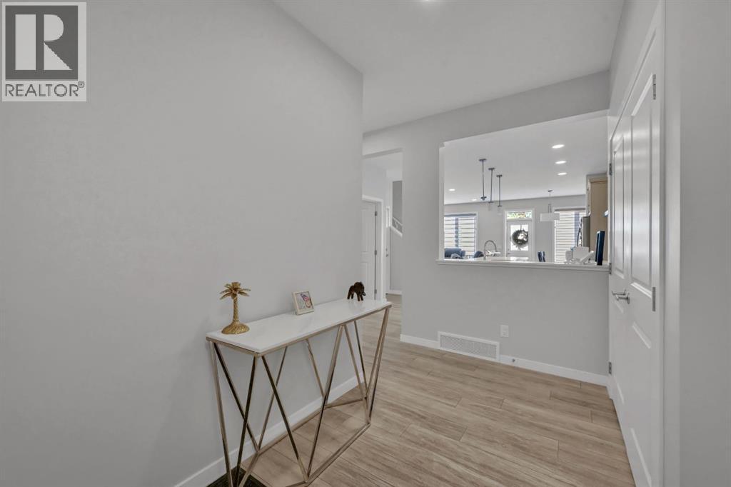 213 Walgrove Boulevard Se Property Photo 6