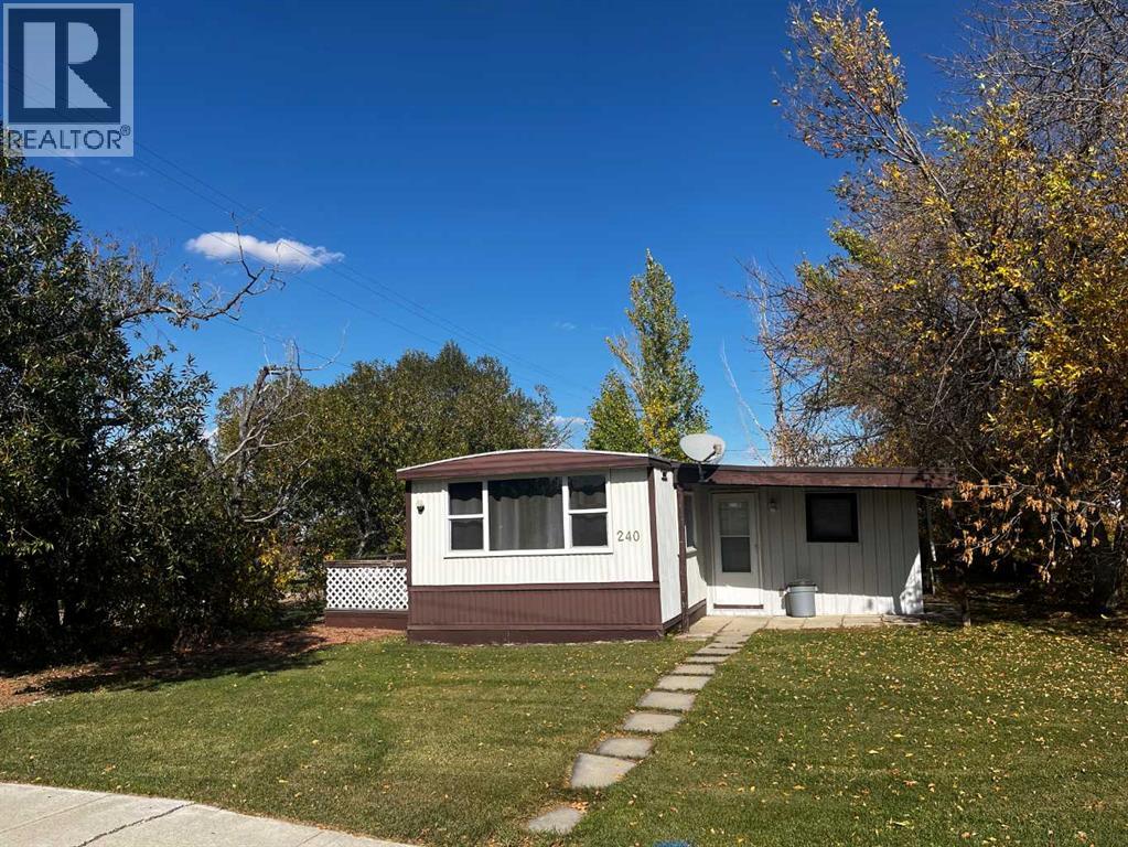 240 2 Avenue W Property Photo 1