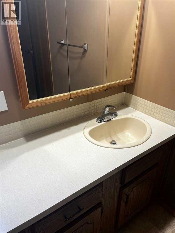 240 2 Avenue W Property Photo 9