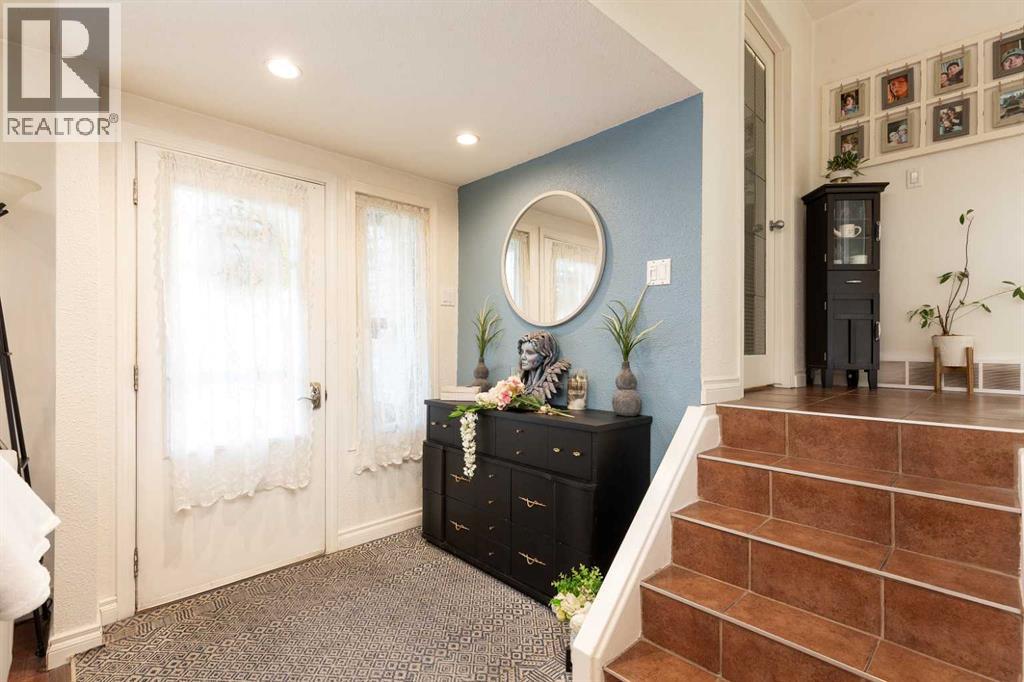 2406 18 Street N Property Photo 3