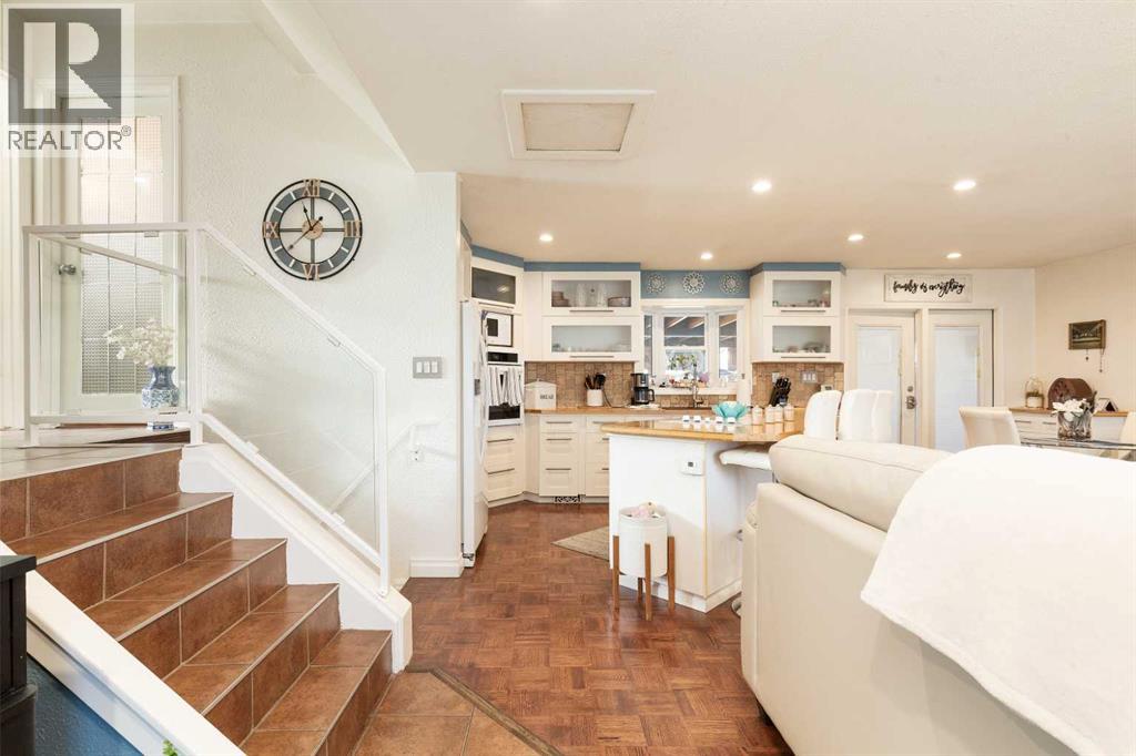 2406 18 Street N Property Photo 4