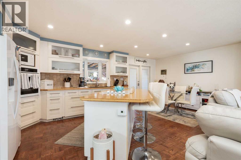2406 18 Street N Property Photo 5