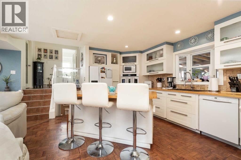 2406 18 Street N Property Photo 6