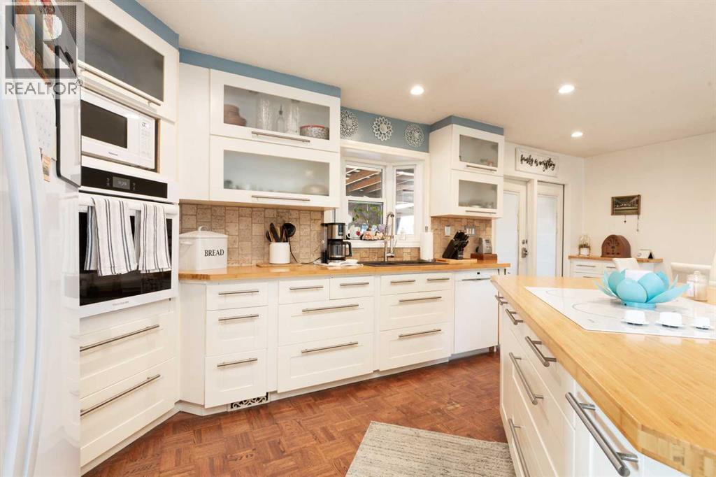 2406 18 Street N Property Photo 8