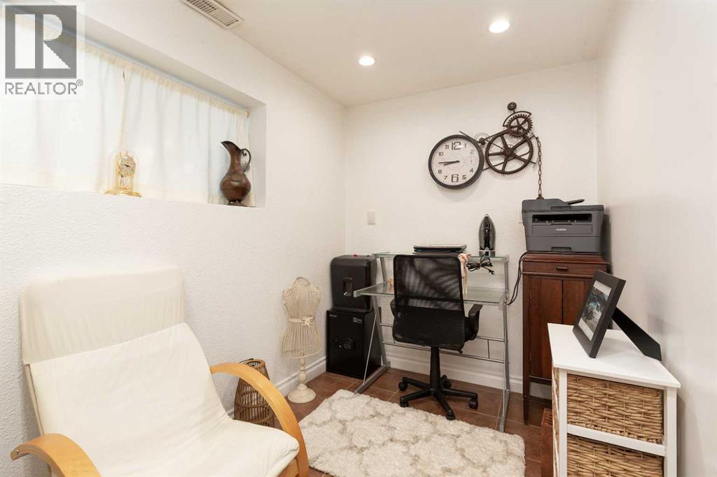 2406 18 Street N Property Photo 24