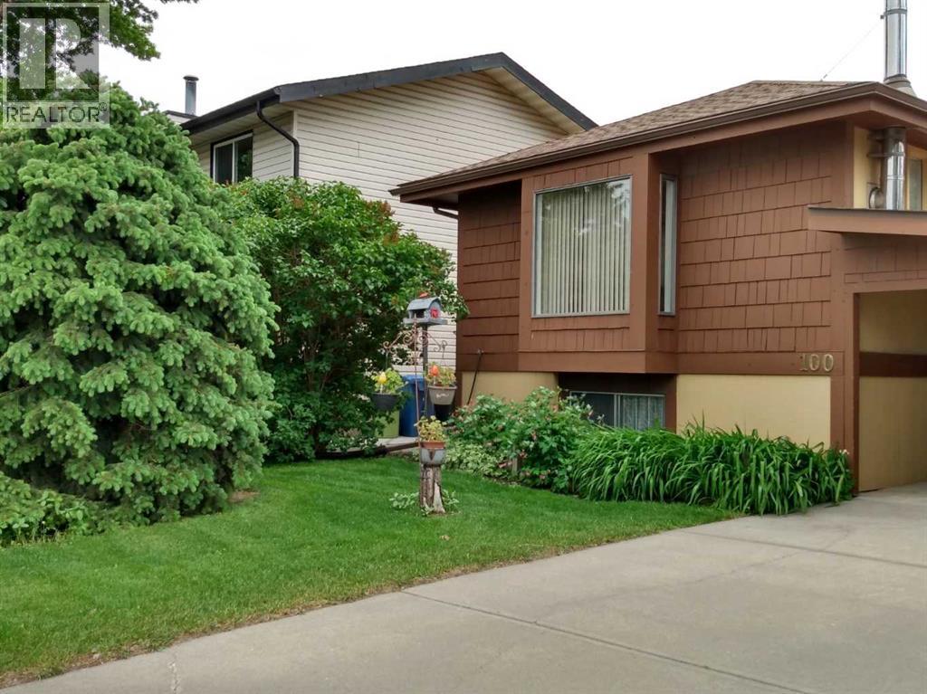 100 Doverglen Crescent SE Property Photo 1