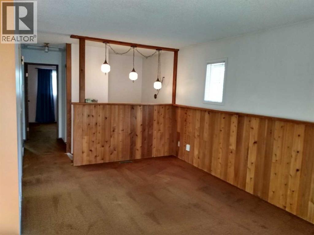 100 Doverglen Crescent Se Property Photo 3