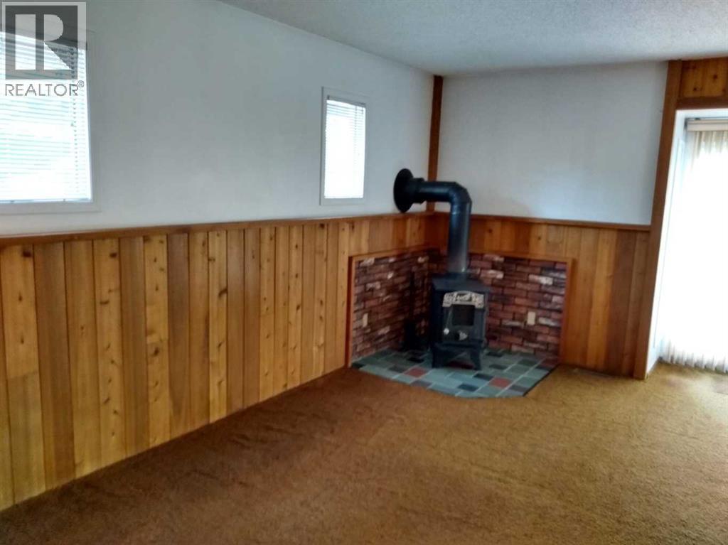 100 Doverglen Crescent Se Property Photo 4