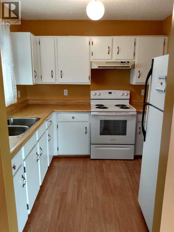 100 Doverglen Crescent Se Property Photo 7