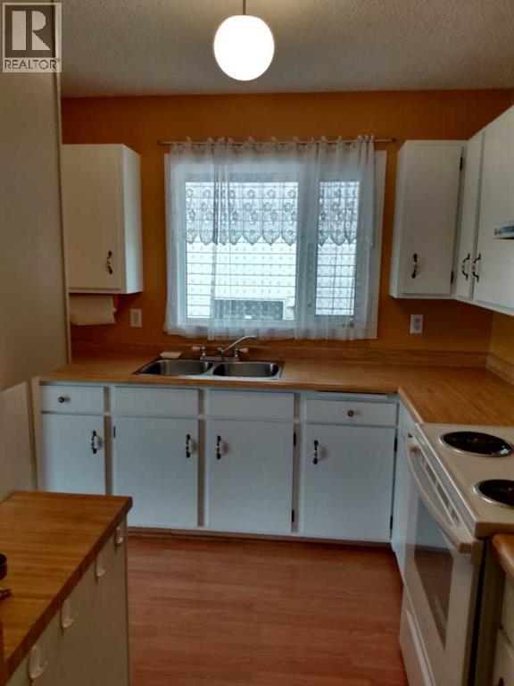 100 Doverglen Crescent Se Property Photo 8